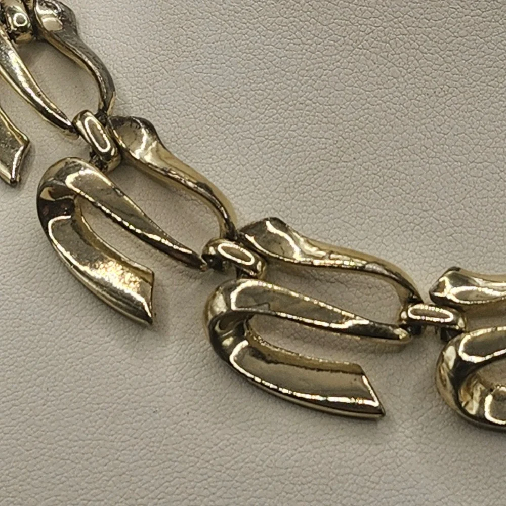 Vintage Coro Gold Tone Sculptural Ribbon‎ Link Choker Necklace Adjustable